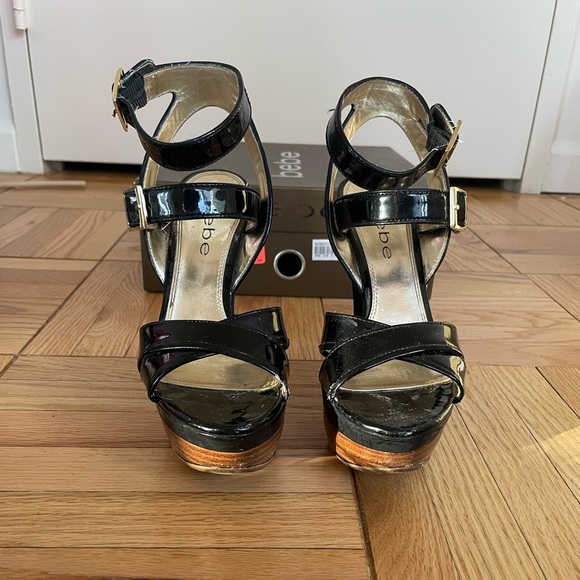 bebe Bacia Black Patent Leather High Heels with Brown Wood Platform - Picture 2 of 7